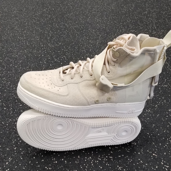 Nike Women's SF Air Force 1 Mid Fossil/Sail sz 9 - Picture 2 of 5